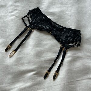 Bordelle square lace suspender, size medium